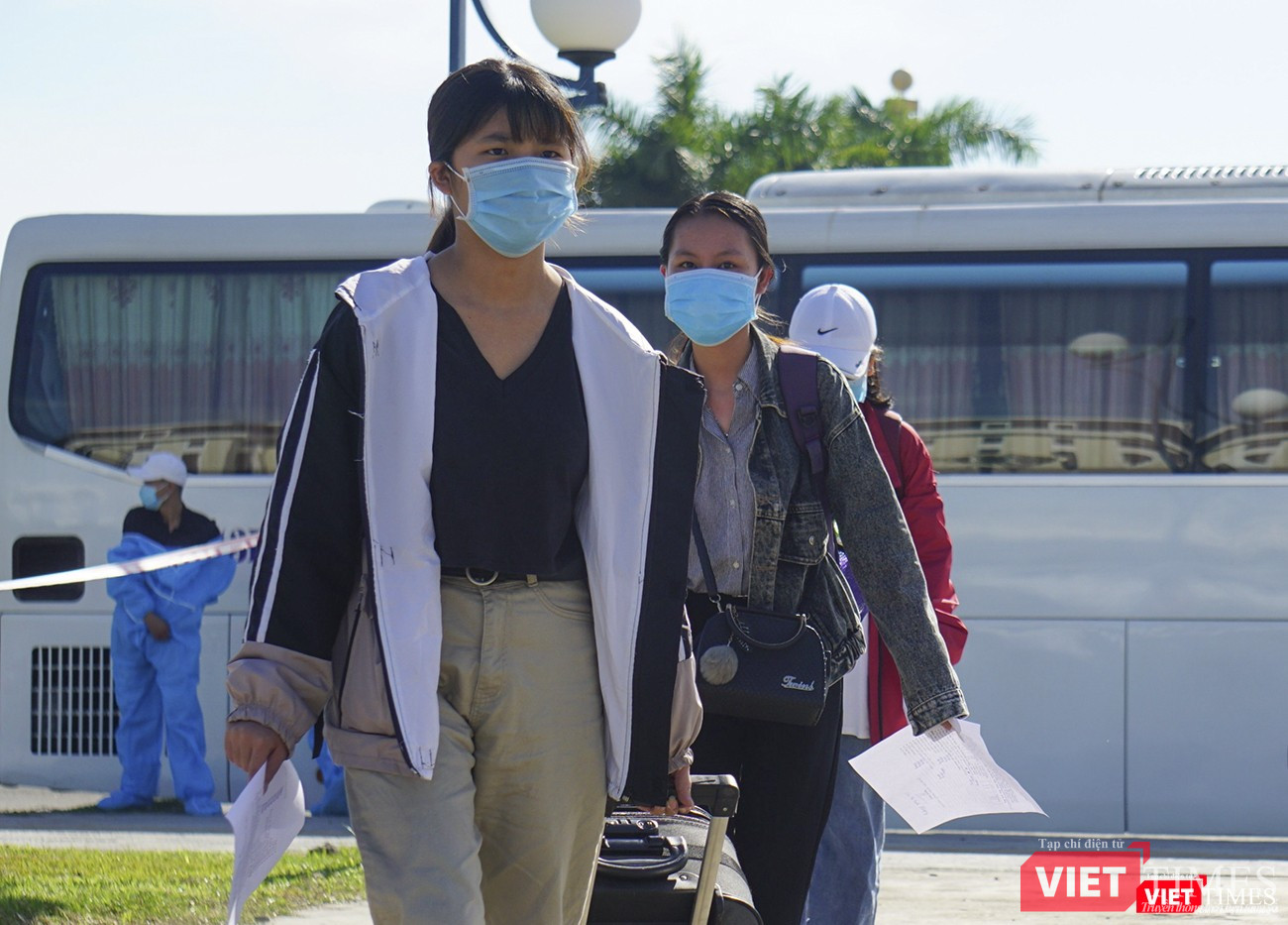 Toàn bộ được phát tờ khai khai báo y tế Toàn bộ được phát tờ khai khai báo y tế