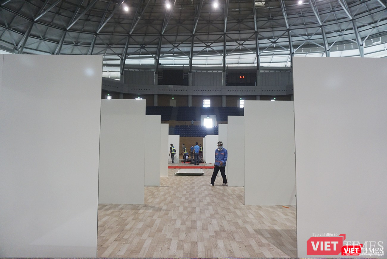 Vách ngăn các buồng bệnh cũng đã dần định hình