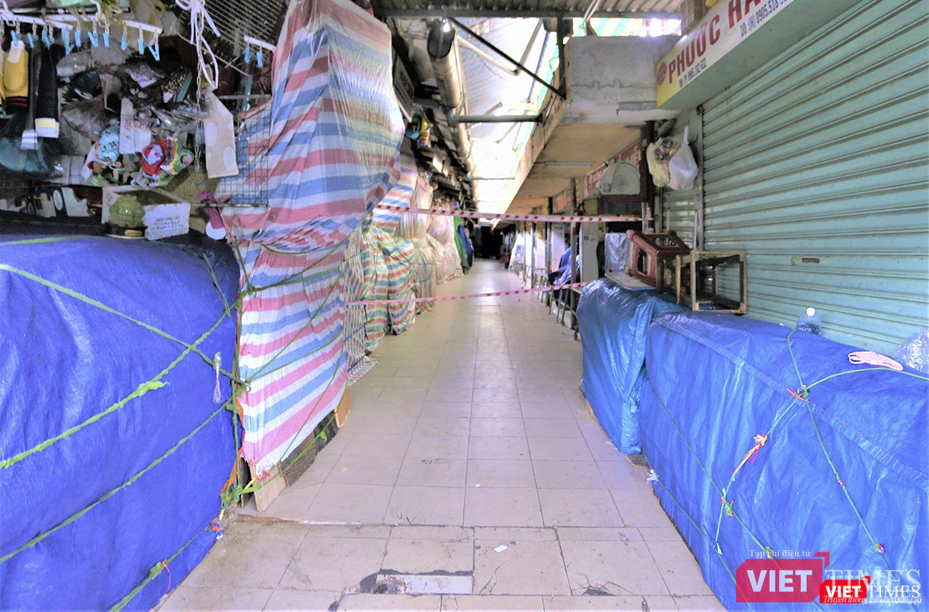 Một số khu vực được chắn lối phục vụ phân luồng