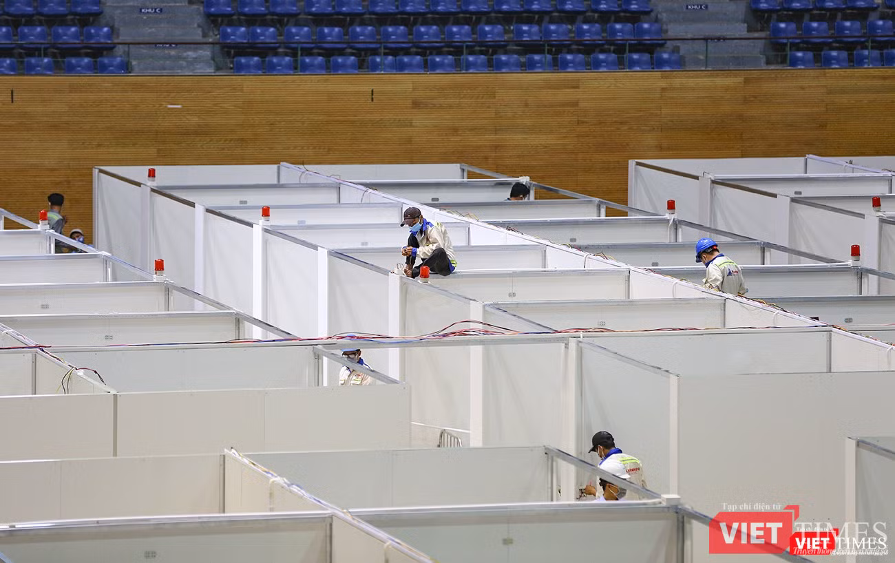 Công nhân đang thi công