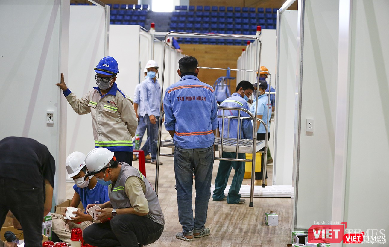 Hàng trăm công nhân được huy động để đảm bảo tiến độ, chất lượng công trình