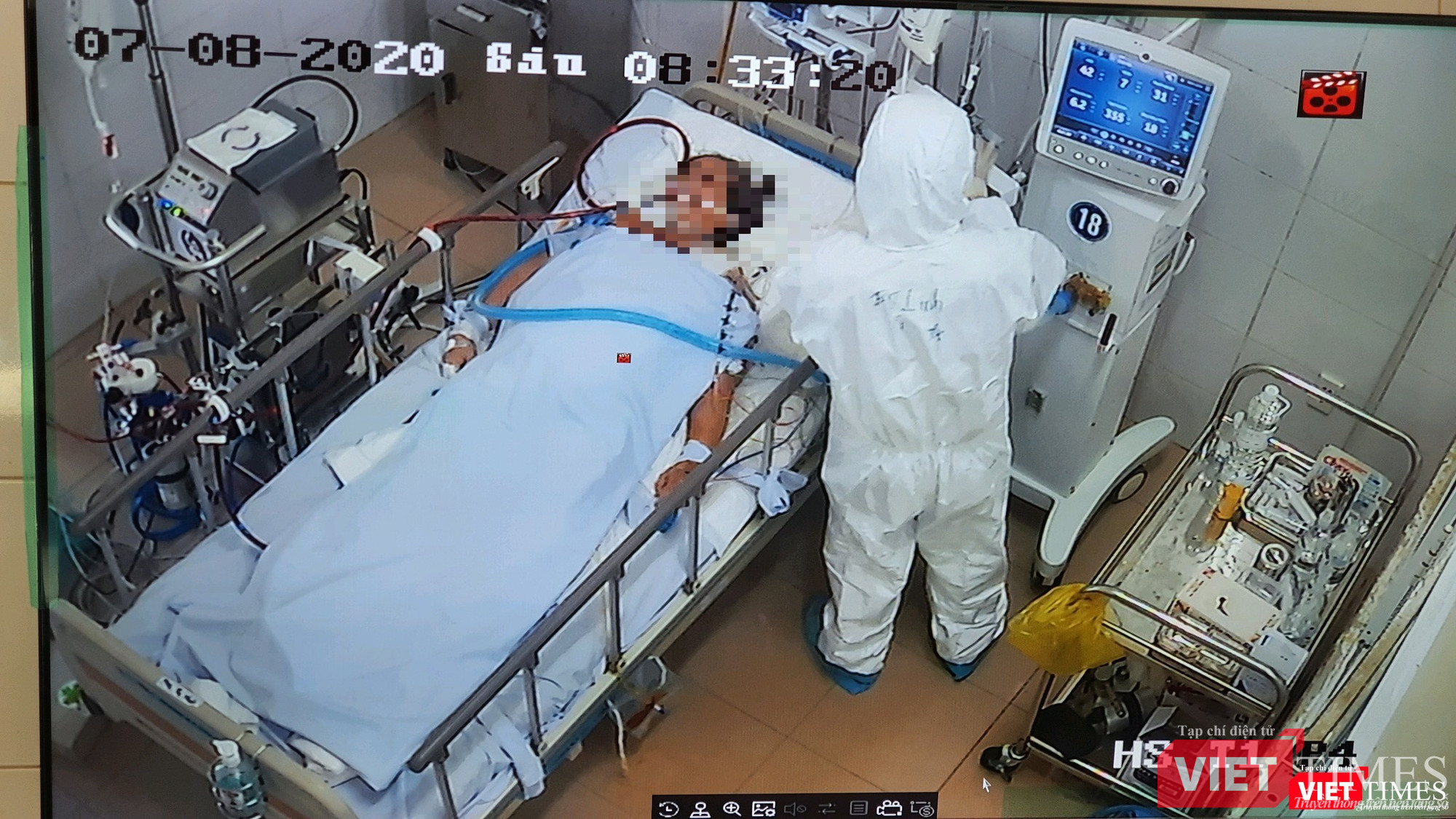 BS. Trần Thanh Linh và các đồng nghiệp đã đồng hành nhiều tháng nay cùng các BN nặng COVID-19 BS Trần Thanh Linh và các đồng nghiệp đã đồng hành nhiều tháng nay cùng các BN nặng COVID-19