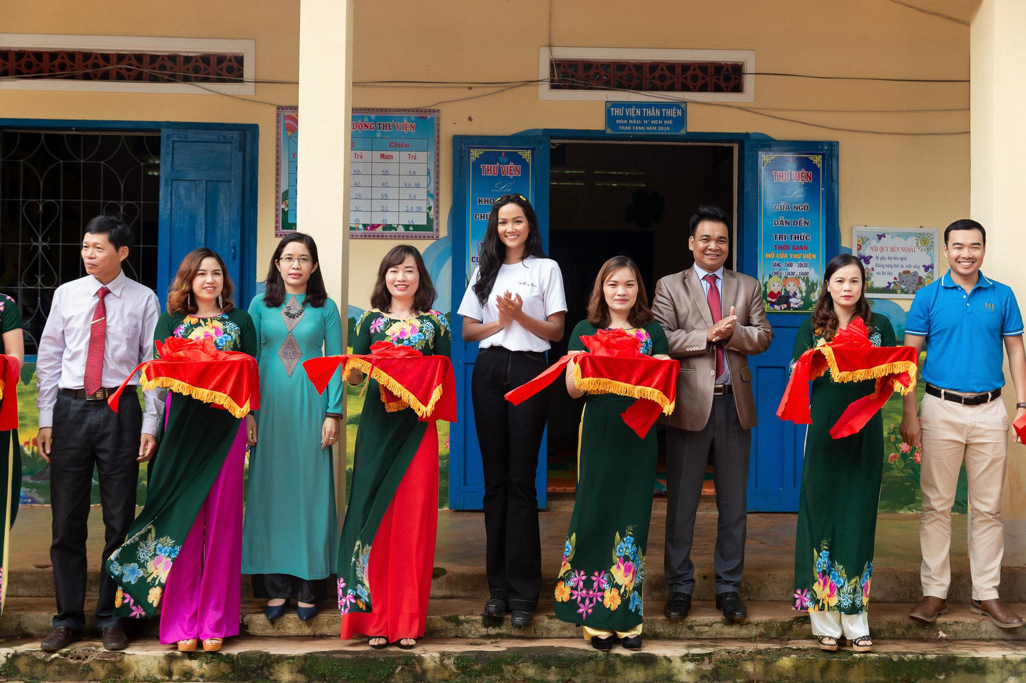 Hoa hậu muốn động viên tinh thần học tập của học trò nơi quê hương