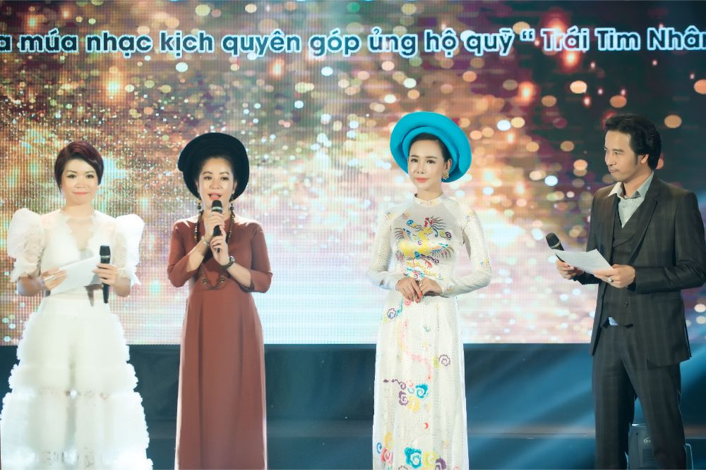 Cuối chương trình, BTC cho biết đã nhận được 230 triệu đồng ủng hộ trẻ em nghèo Cuối chương trình, BTC cho biết đã nhận được 230 triệu đồng ủng hộ trẻ em nghèo