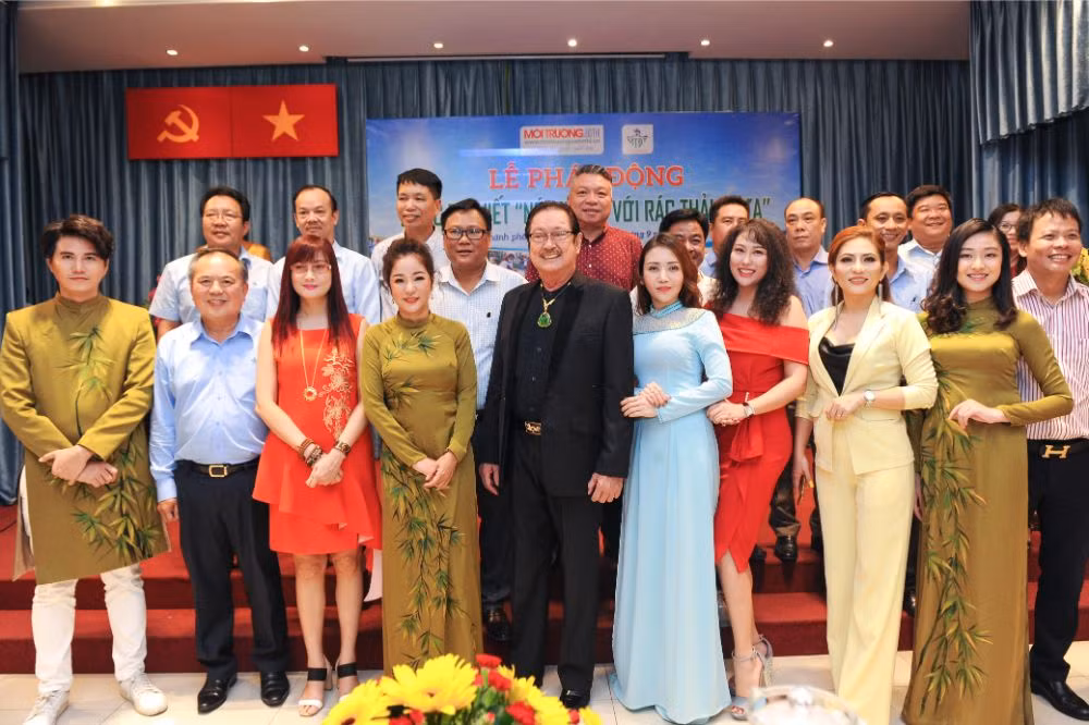 Diễn viên Chánh Tín cùng nhiều nghệ sĩ khác hưởng ứng chương trình