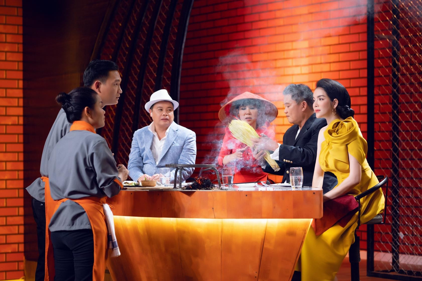 Các giám khảo Jack Lee, Trịnh Diễm Vy, Dương Huy Khải và Lý Nhã Kỳ 