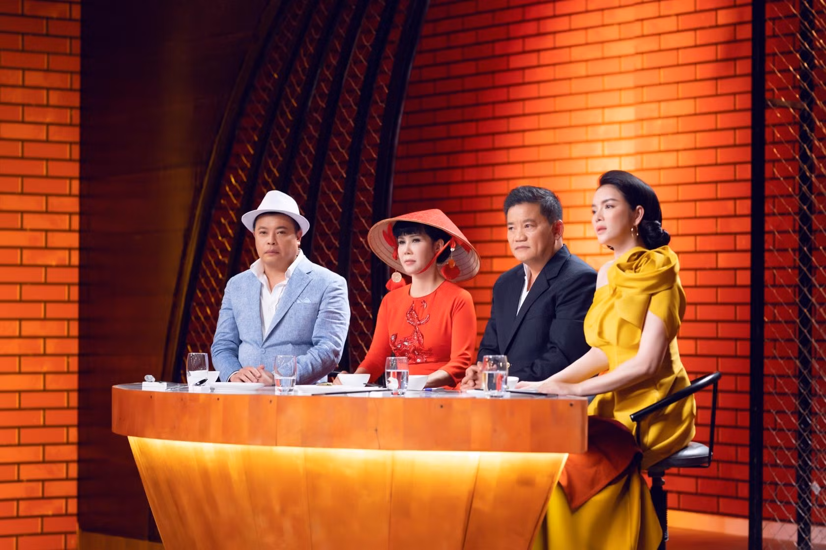 Các giám khảo Jack Lee, Trịnh Diễm Vy, Dương Huy Khải và Lý Nhã Kỳ 