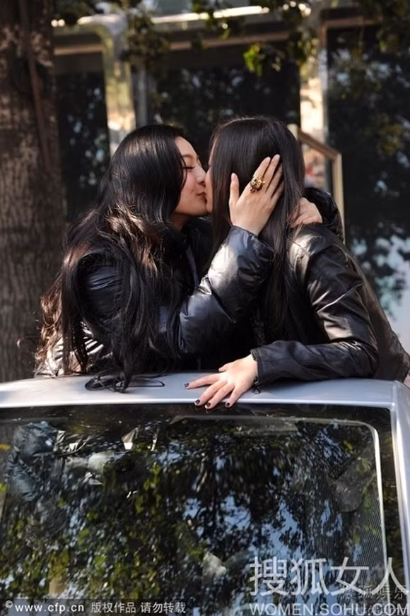 Và những khoảnh khắc riêng tư của hai người cũng khá thoải mái Và những khoảnh khắc riêng tư của hai người cũng khá thoải mái