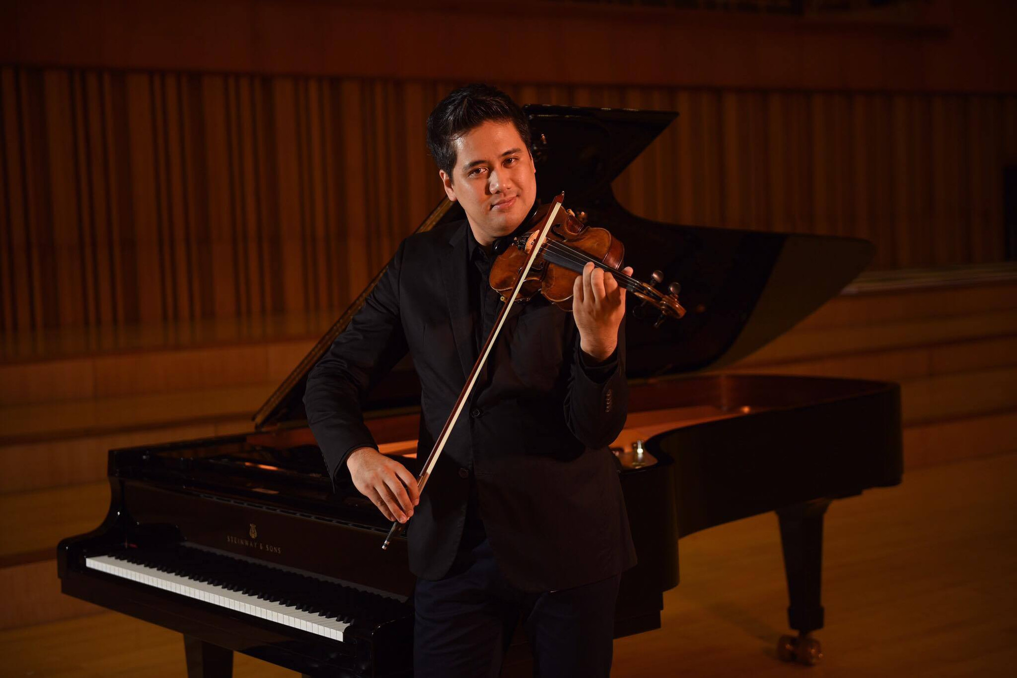 Tiến sĩ - NSƯT Bùi Công Duy vừa là nghệ sĩ biểu diễn vừa là nhà sư phạm