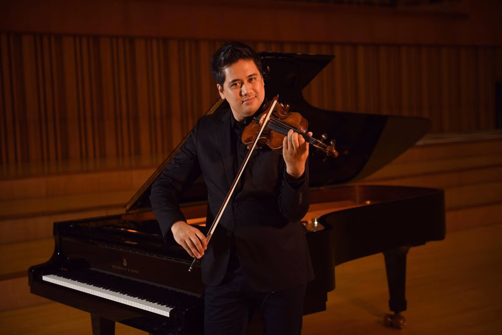 Tiến sĩ - NSƯT Bùi Công Duy vừa là nghệ sĩ biểu diễn vừa là nhà sư phạm