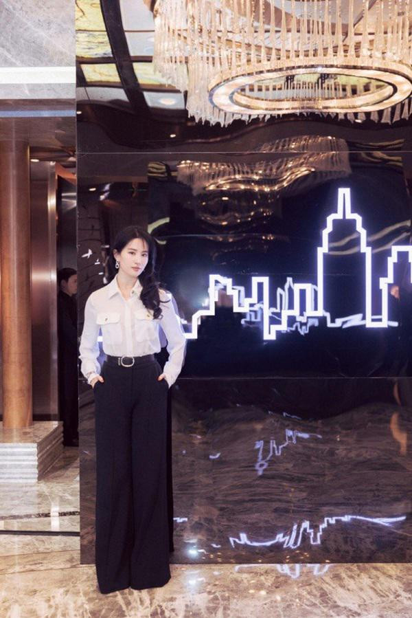 Nhan sắc bình thường của Lưu Diệc Phi ở tuổi 31 Nhan sắc bình thường của Lưu Diệc Phi ở tuổi 31