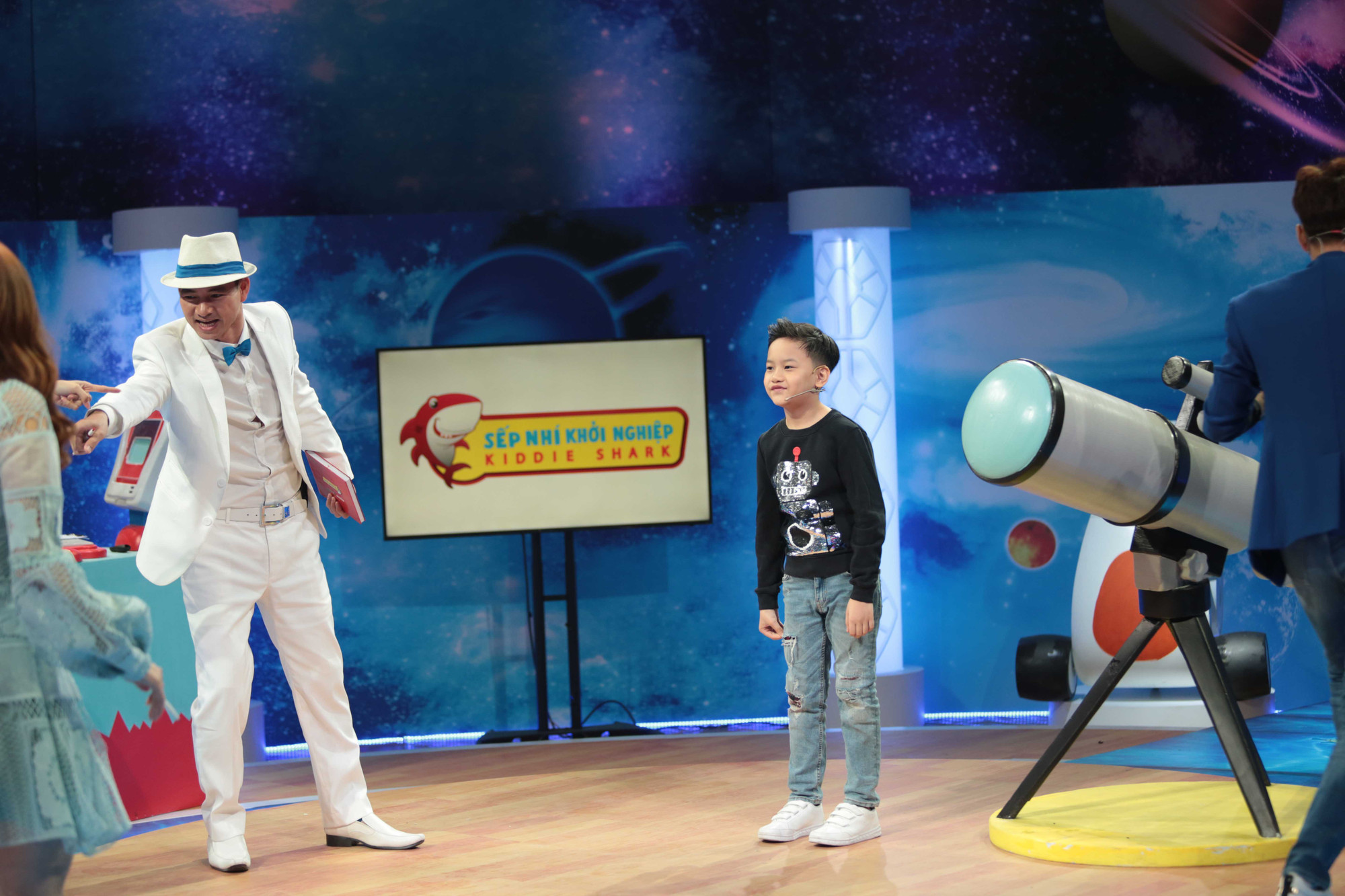 Cậu bé khiến các cô chú bị thử thách