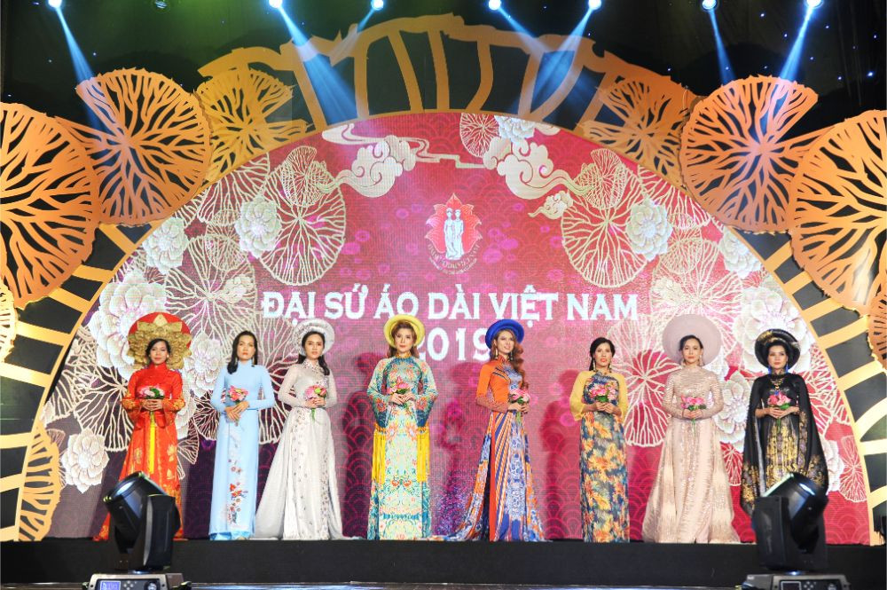 Những màn trình diễn áo dài lung linh đã mắt người thưởng thức Những màn trình diễn áo dài lung linh đã mắt người thưởng thức