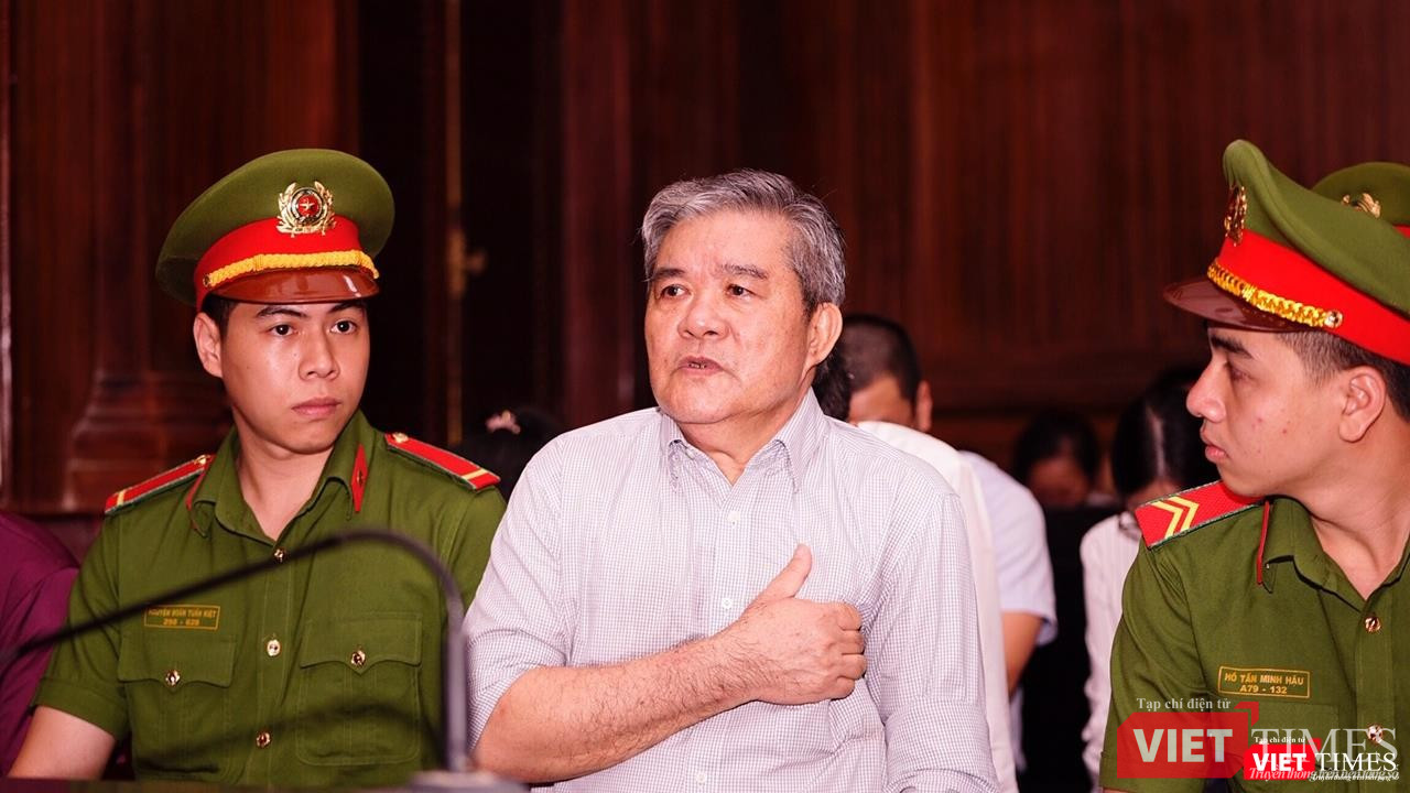 Bị cáo - dược sĩ Nguyễn Văn Thông tại phiên tòa 24/9