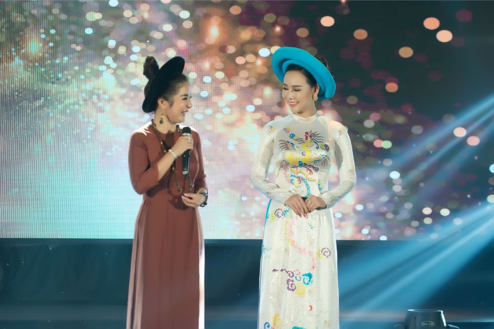 Nghệ sỹ Thúy Nga và Đại sứ Áo dài VN 2019 Trương An Xinh dự chương trình đấu giá từ thiện Nghệ sỹ Thúy Nga và Đại sứ Áo dài VN 2019 Trương An Xinh dự chương trình đấu giá từ thiện