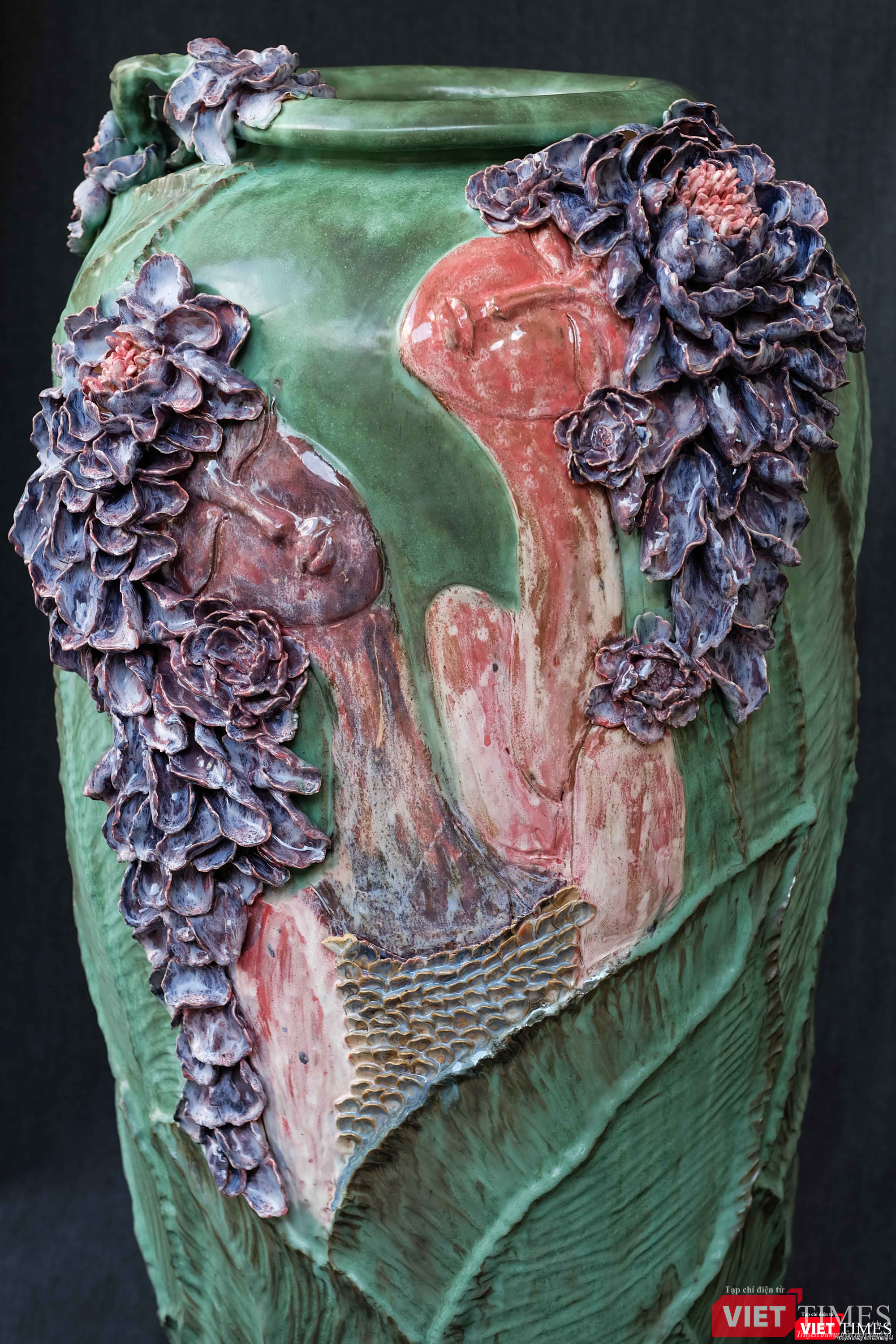 Bình gốm "Mộng dưới hoa" có kích cỡ 112x55 Bình gốm