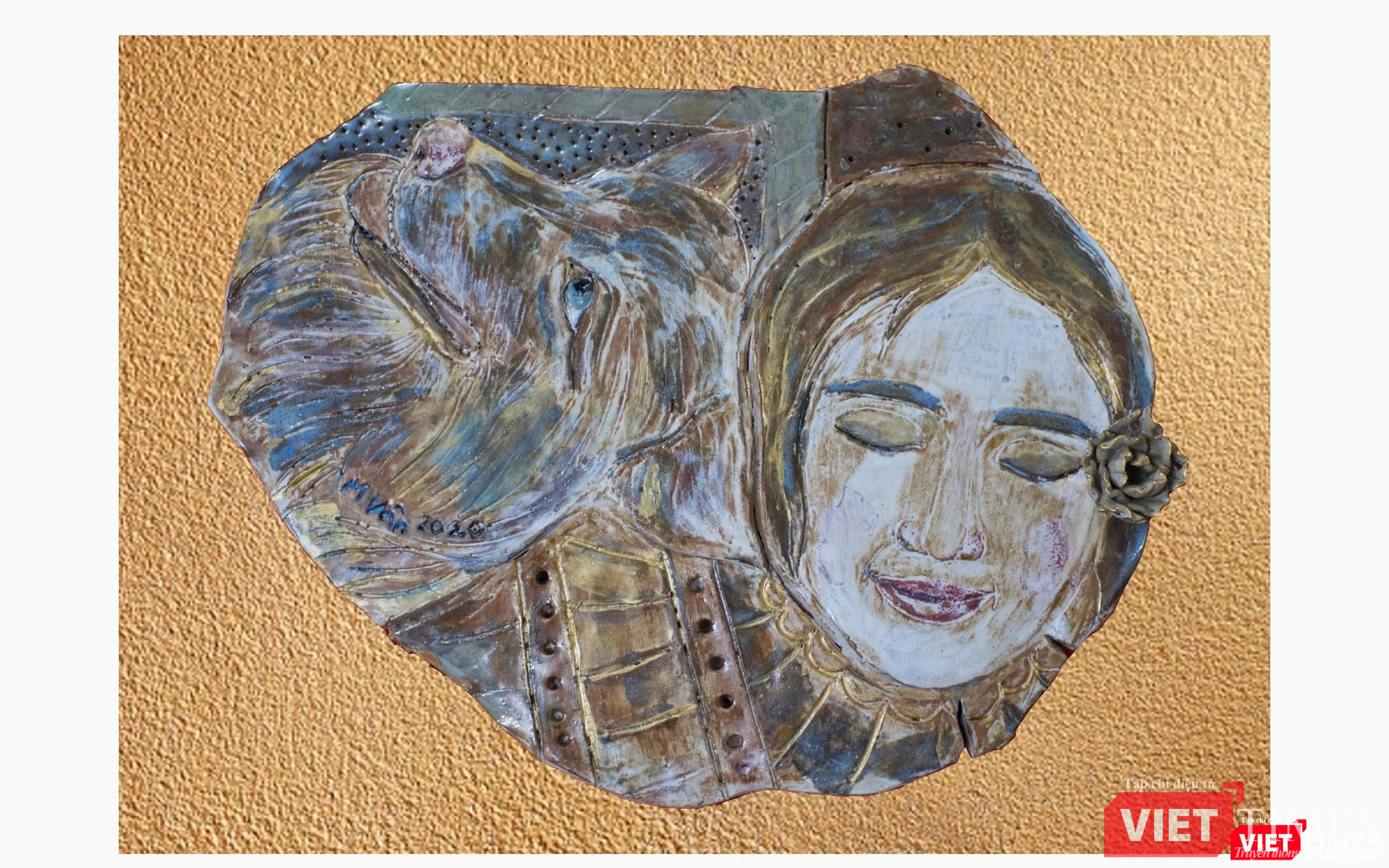 Yêu thương, Gốm, 40x52, họa sĩ Mỹ Vân