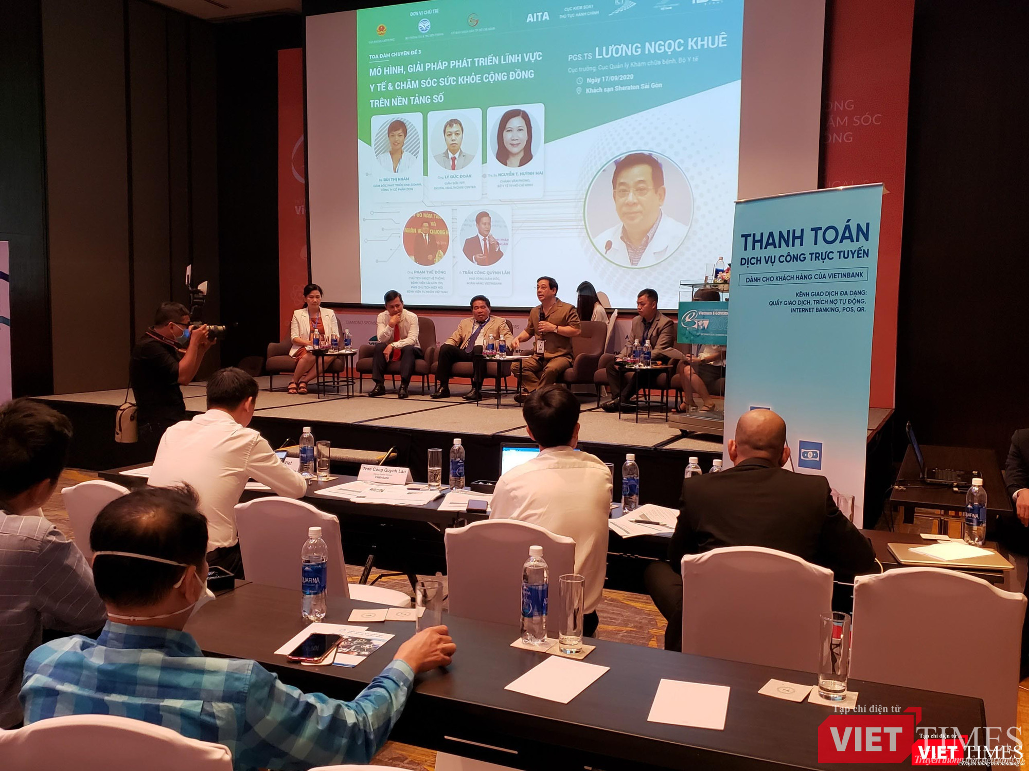 Cục trưởng Lương Ngọc Khuê và các khách mời tham gia tọa đàm trao đổi về chính phủ điện tử & giải pháp chuyển đổi số ngành y (Ảnh: TB) Cục trưởng Lương Ngọc Khuê và các khách mời tham gia tọa đàm trao đổi về chính phủ điện tử & giải pháp chuyển đổi số ngành y