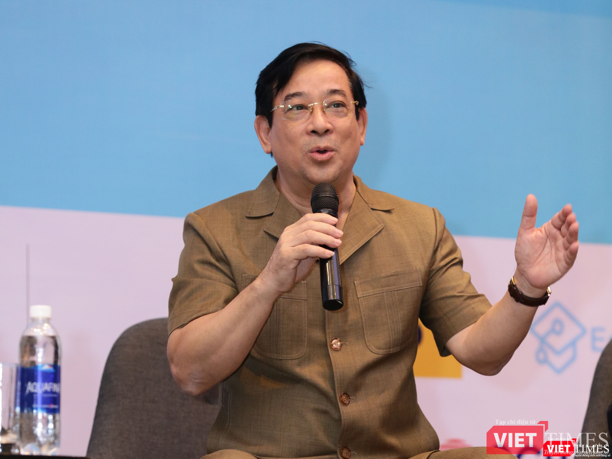 "Không thể thiếu nhận thức, phải có phương pháp tốt, kết nối với chuẩn, xây dựng được hạ tầng tốt và đồng bộ hóa tất cả các khâu thì mới sử dụng được dữ liệu có ý nghĩa" - Cục trưởng Lương Ngọc Khuê nhấn mạnh (Ảnh: TB) Không thể thiếu nhận thức, phải có phương pháp tốt, kết nối với chuẩn, xây dựng được hạ tầng tốt và đồng bộ hóa tất cả các khâu thì mới sử dụng được dữ liệu có ý nghĩa.