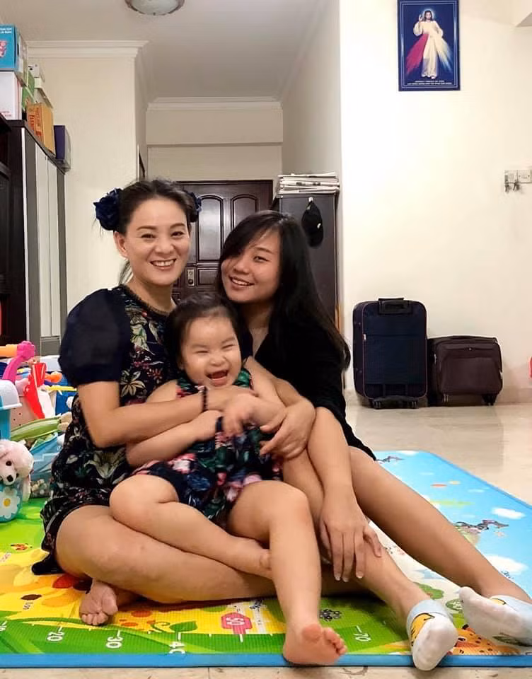 Mẹ con Huỳnh Trang Nhi đến với cộng đồng xứ Nghệ nói chung và fan SLNA nói riêng như một cơ duyên (ảnh NV cung cấp)