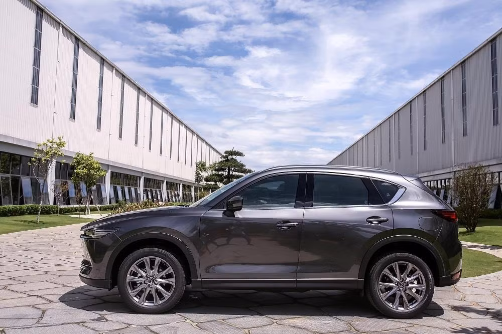 Mazda CX-5 với bộ mâm xe Goshintai lấy cảm hứng từ những đường nét cơ bắp đang chuyển động của loài báo khi săn mồi.