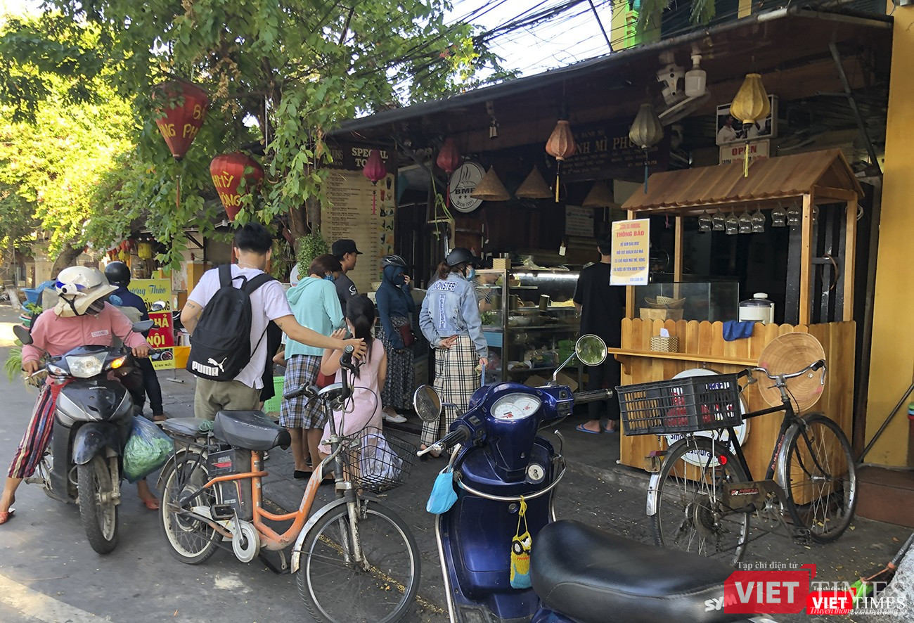 Bánh mỳ Phượng, một thương hiệu bánh mỳ gắn với phố Hội