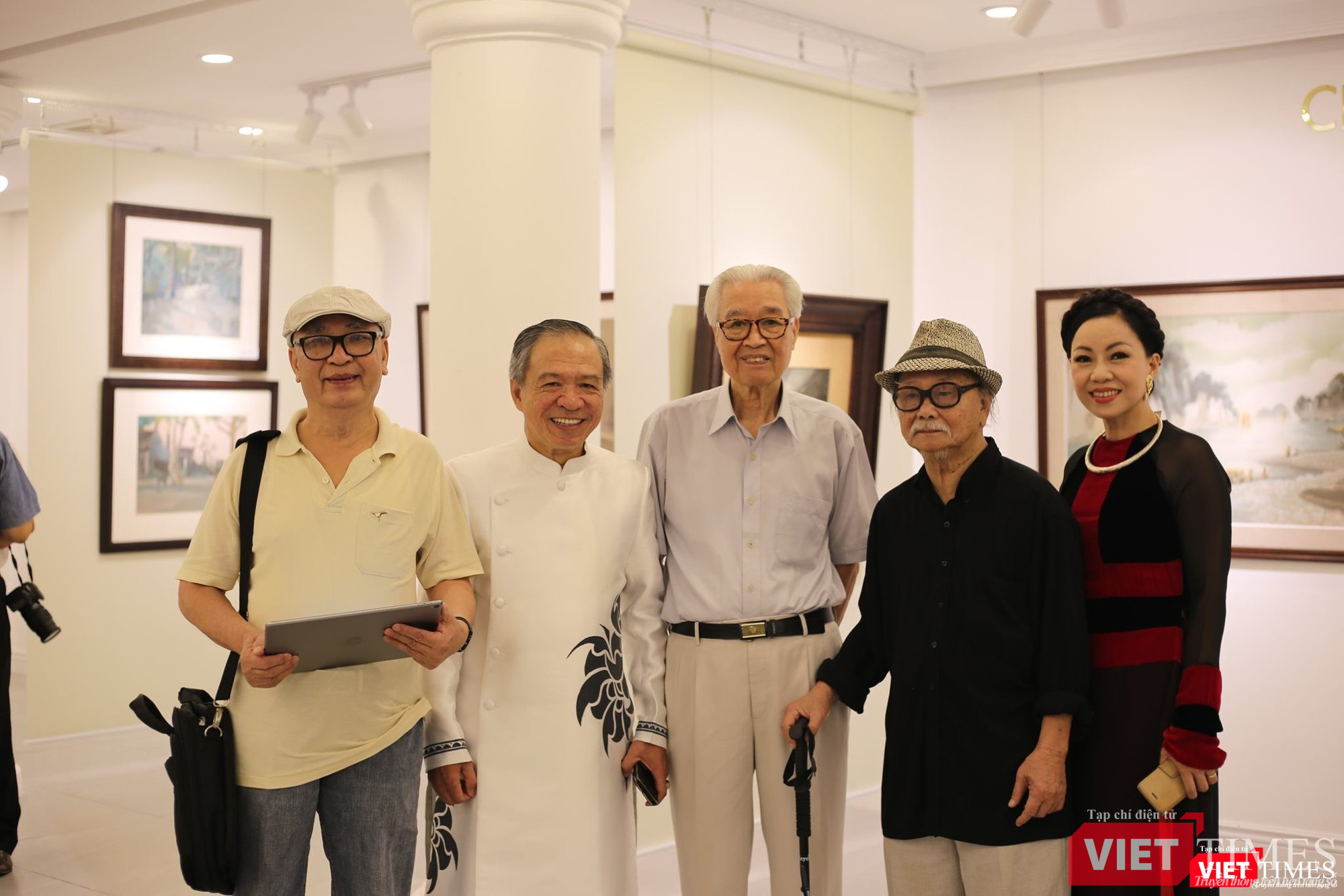 Rất đông quan khách, gia đình và người yêu nghệ thuật của hai họa sĩ đã tới thưởng thức tranh. Triển lãm sẽ còn kéo dài tới hết ngày 10/10 Rất đông quan khách, gia đình và người yêu nghệ thuật của hai họa sĩ đã tới thưởng thức tranh. Triển lãm sẽ còn kéo dài tới hết ngày 10/10