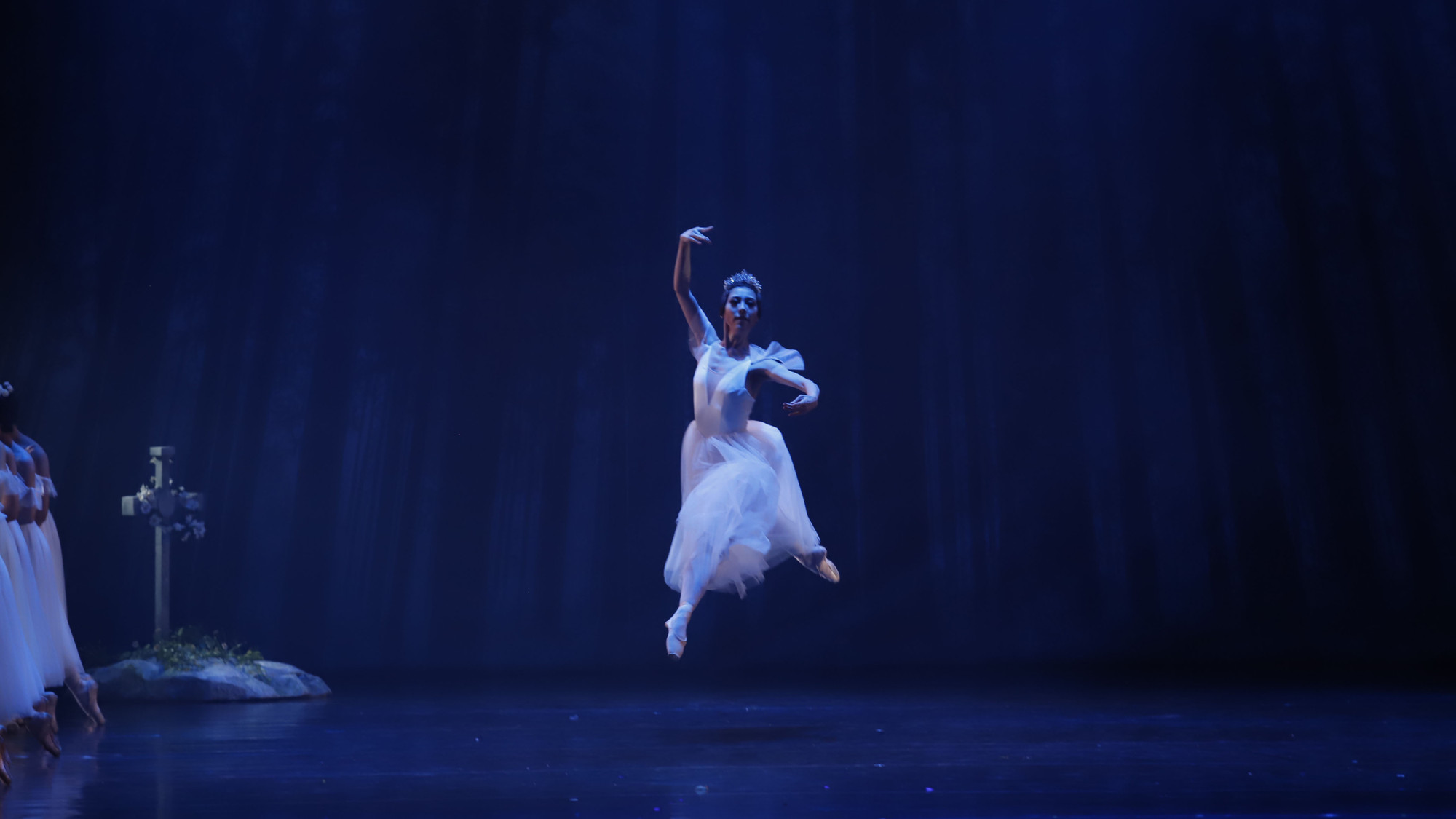 Giselle có nhiều màn phô diễn kỹ thuật ballet hoàn hảo Giselle có nhiều màn phô diễn kỹ thuật ballet hoàn hảo