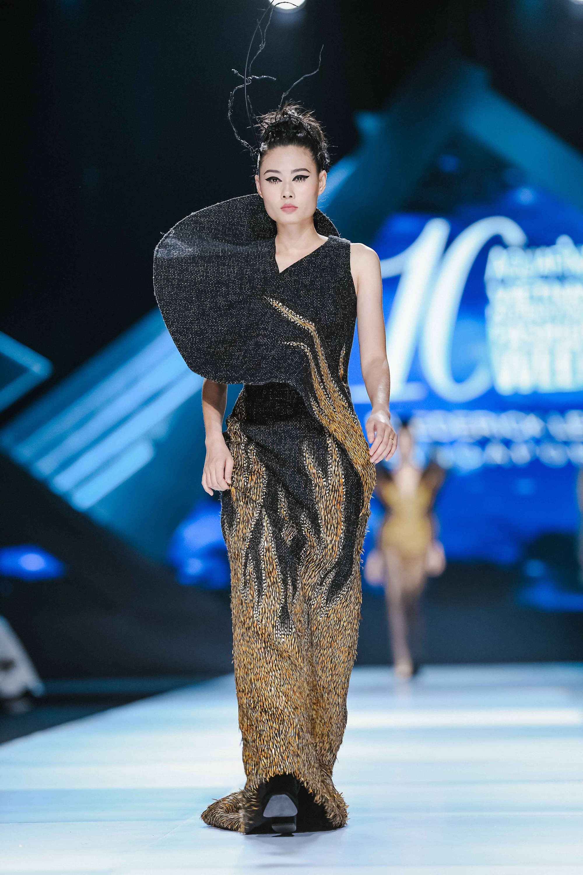 Quán quân Vietnam's Next Top Model 2012 Mai Giang với thiết kế độc đáo từ Frederick Lee