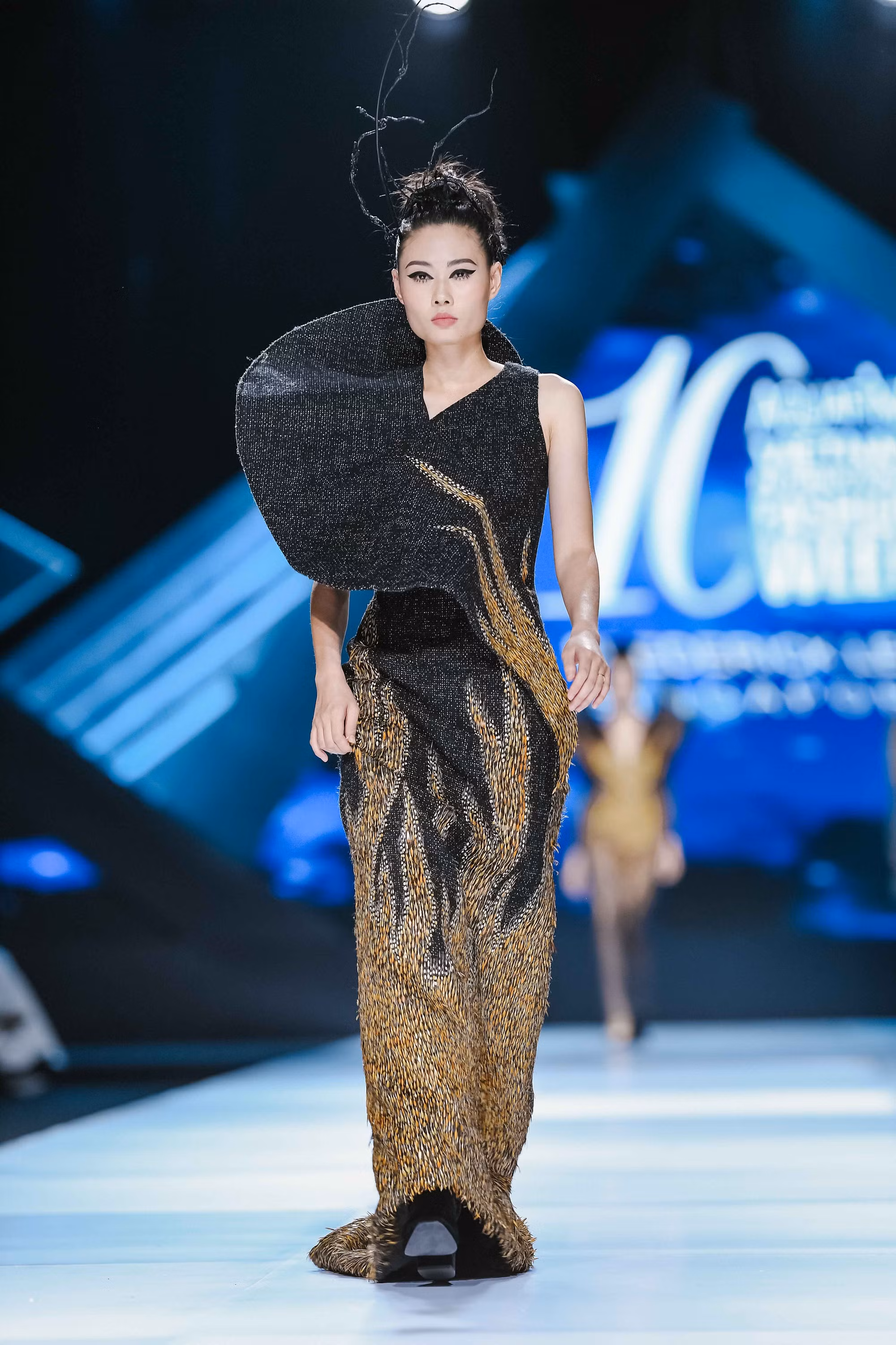 Quán quân Vietnam's Next Top Model 2012 Mai Giang với thiết kế độc đáo từ Frederick Lee