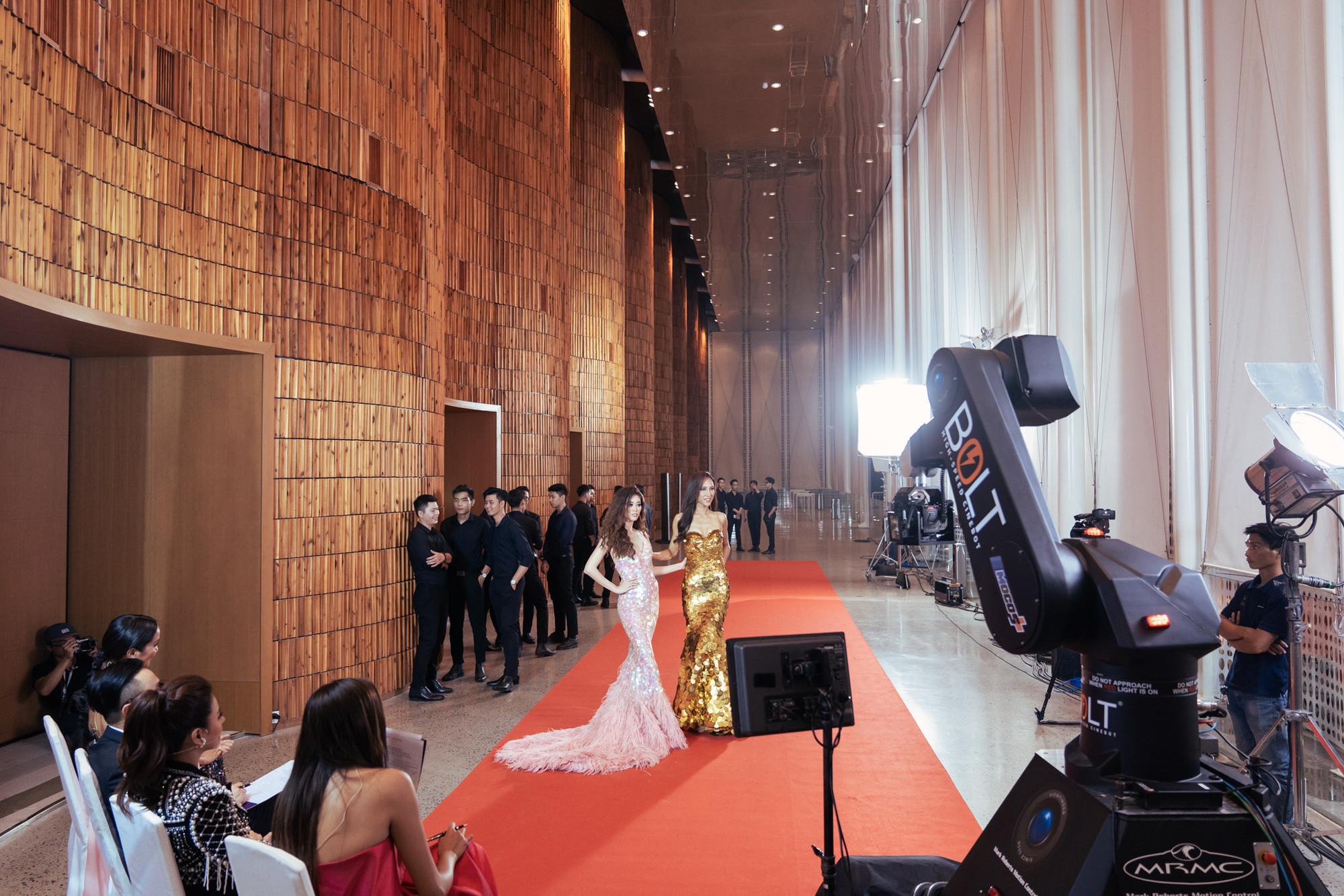 Cánh tay Robot ghi hình rất nhanh, chỉ từ 1-2 giây, là thử thách không hề dễ vượt qua