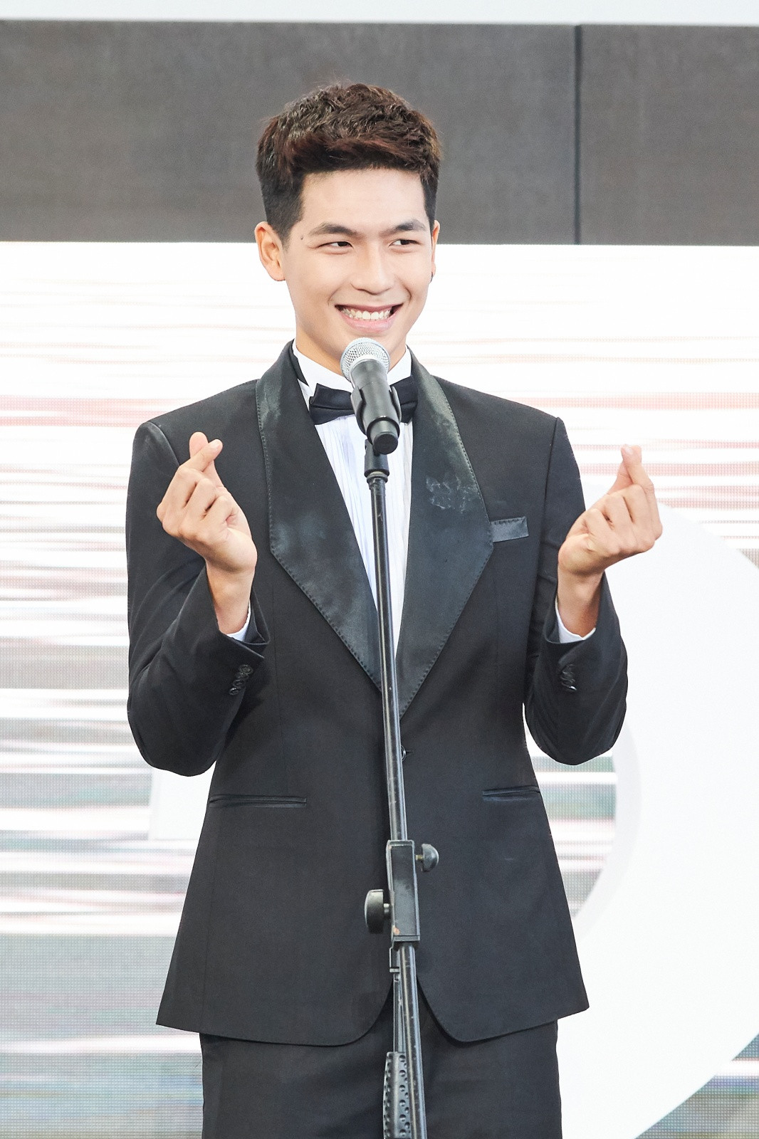 Chàng "Trạng Quỳnh" Quốc Anh thả tim với khán giả Hàn Chàng