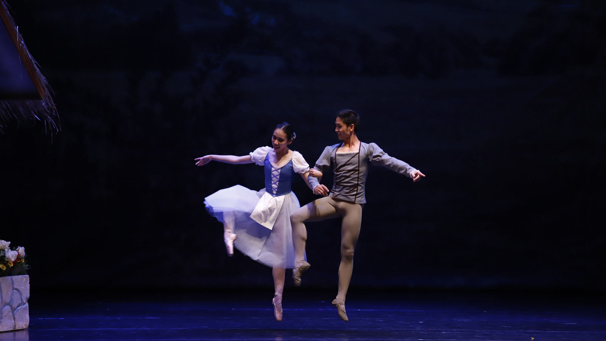 Giselle và Albert múa đôi Giselle và Albert múa đôi