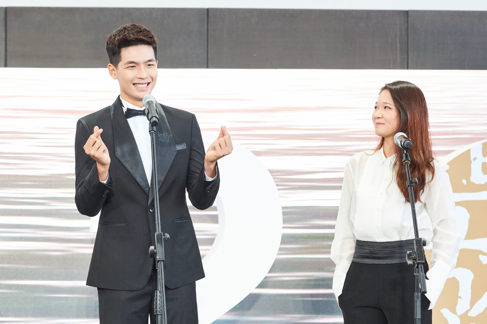 Khi đoàn phim lên giao lưu với công chúng yêu điện ảnh Khi đoàn phim lên giao lưu với công chúng yêu điện ảnh