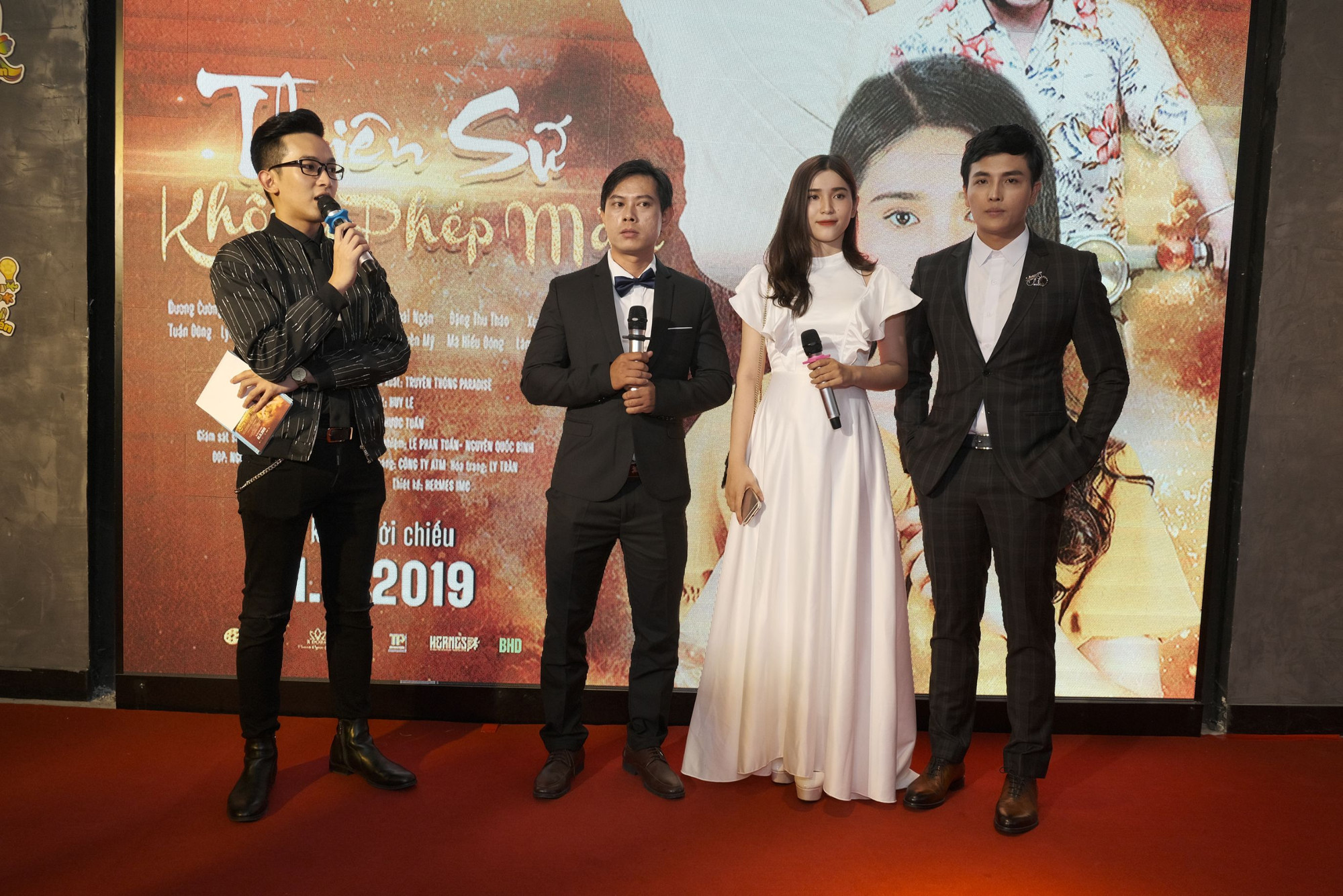 Đạo diễn Lê Nhã Huy, diễn viên Thái Ngân, Mai Hiểu Đông giao lưu cùng khán giả