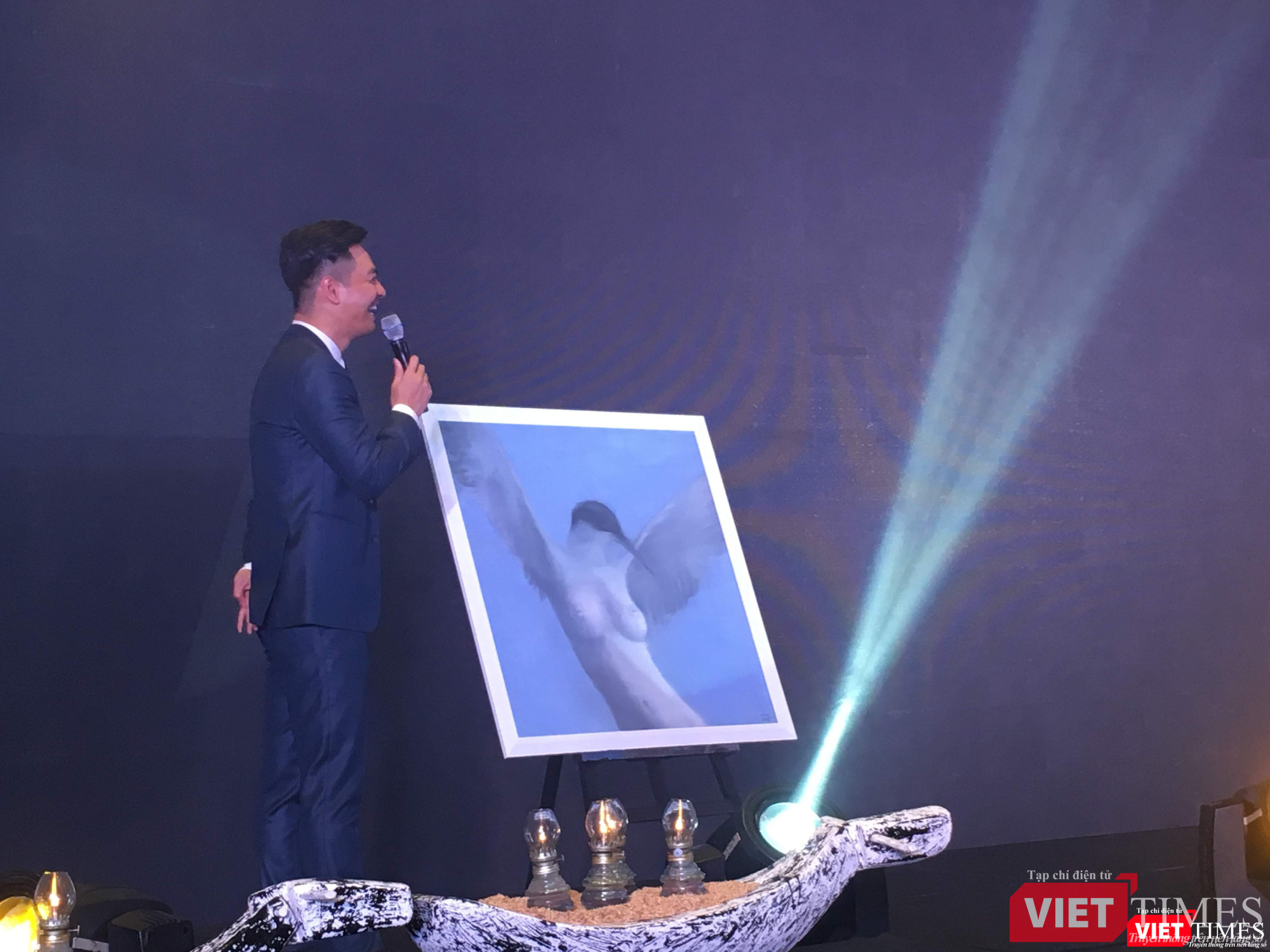 Tác phẩm “Tình yêu” (Nguyễn Quang Huy) bán ra với giá 2.500 USD