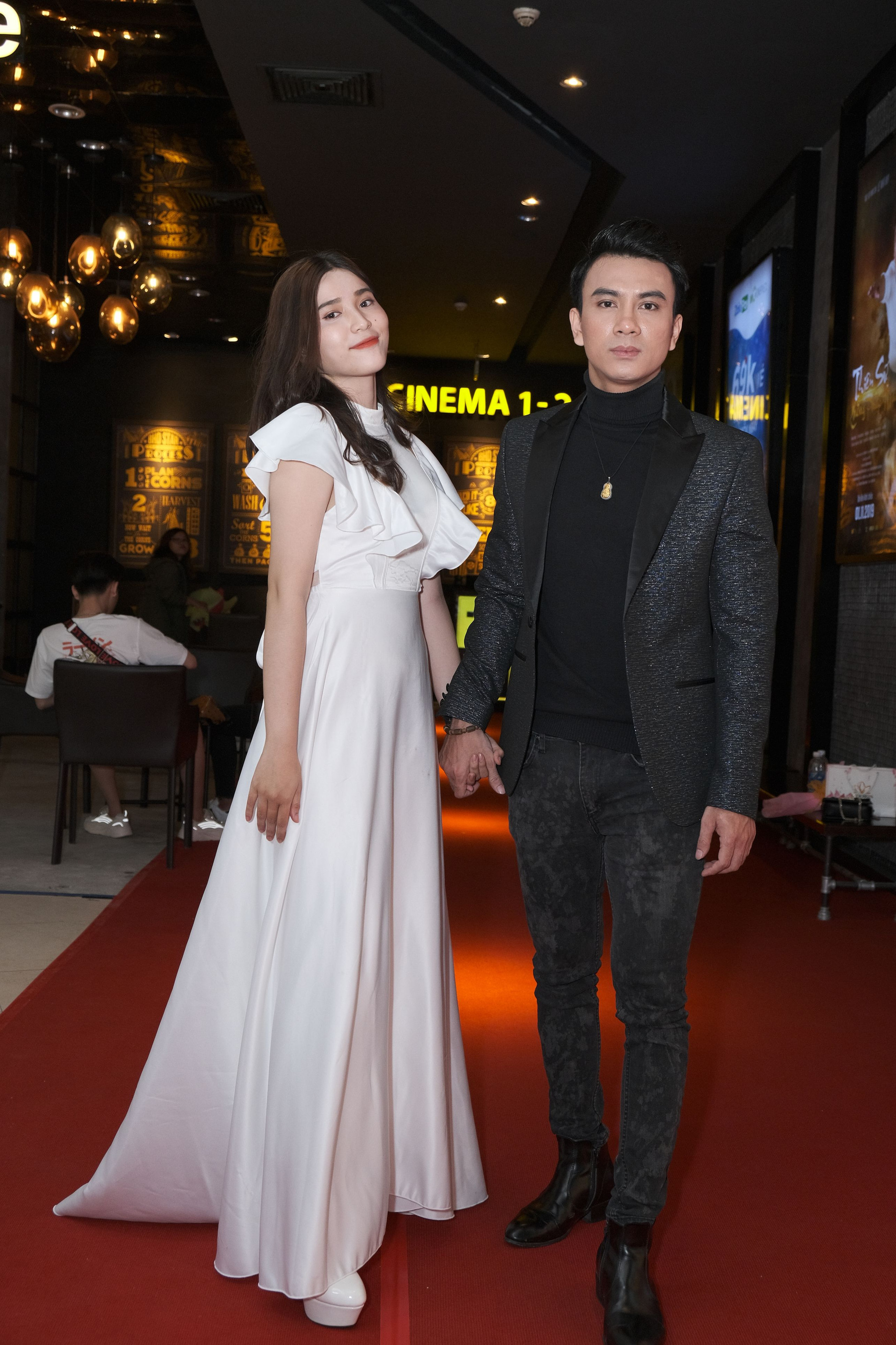Diễn viên Dương Cường, Thái Ngân trên thảm đỏ 
