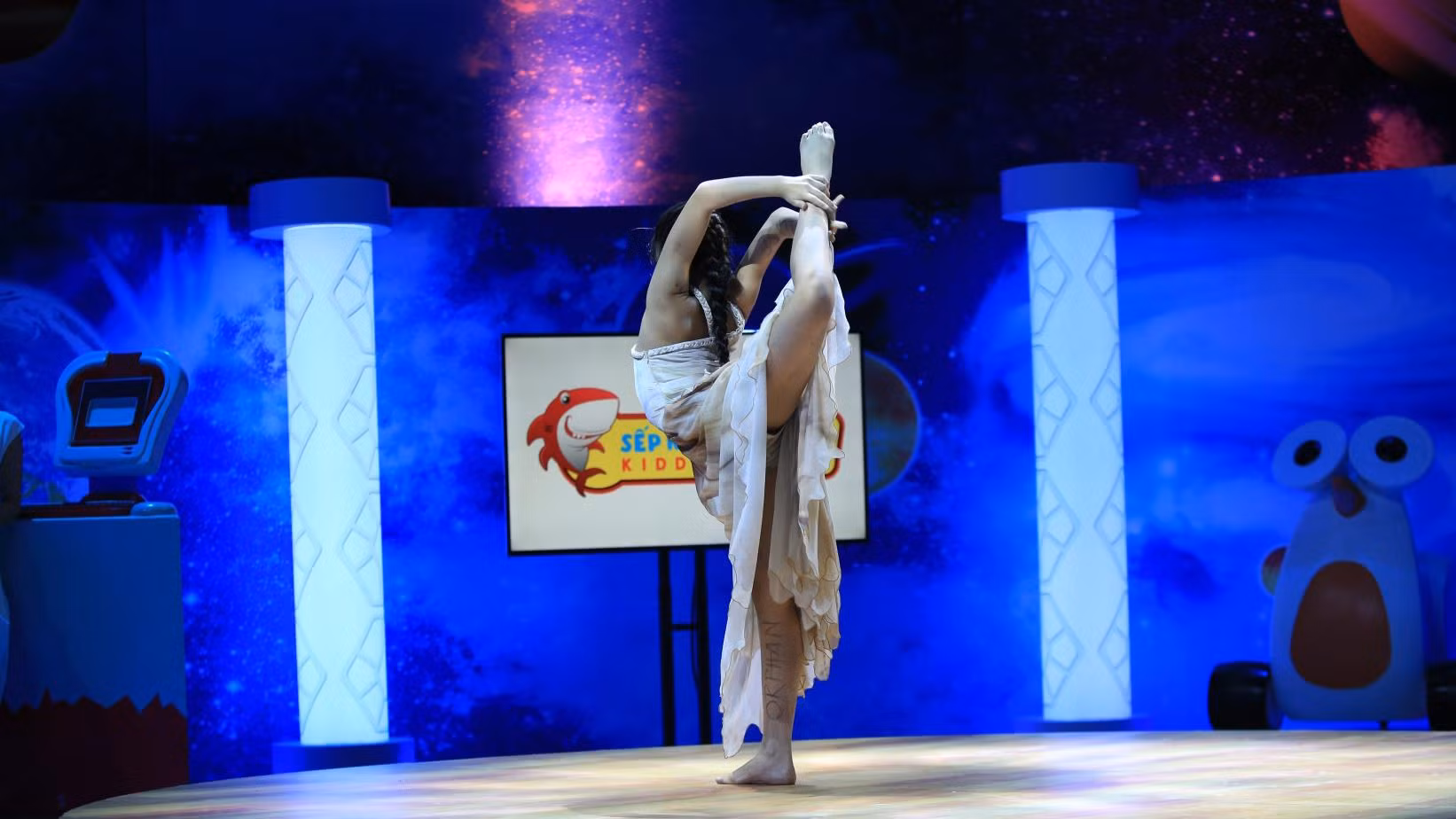 Vân Anh trong tiết mục múa “California Dreamin” (biên đạo Đình Lộc – Xuân Thảo) Vân Anh trong tiết mục múa “California Dreamin” (biên đạo Đình Lộc – Xuân Thảo)