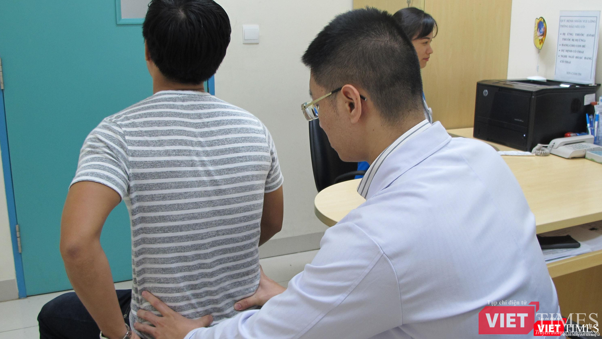 Bác sĩ cảnh báo người trẻ về căn bệnh thoái hóa cột sống