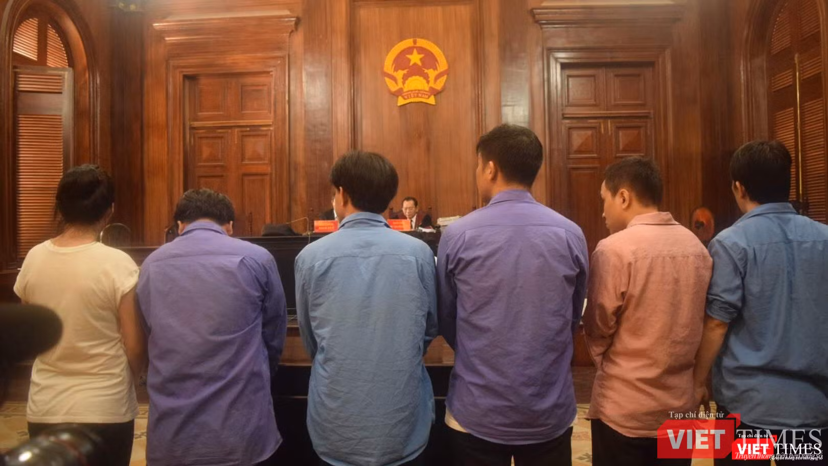 Các bị cáo nghe tòa sơ thẩm tuyên án 