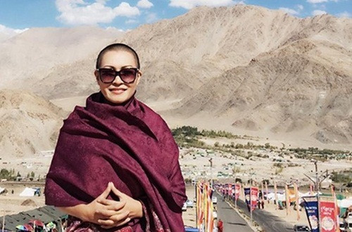 Phương Thanh là một ca sĩ đồng thời là một phật tử Phương Thanh là một ca sĩ đồng thời là một phật tử