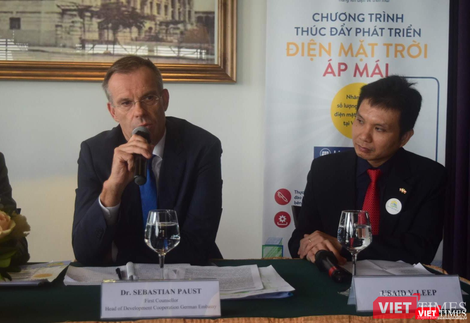 Ông Sebastian Paust phát biểu về kinh nghiệm của Đức với năng lượng tái tạo