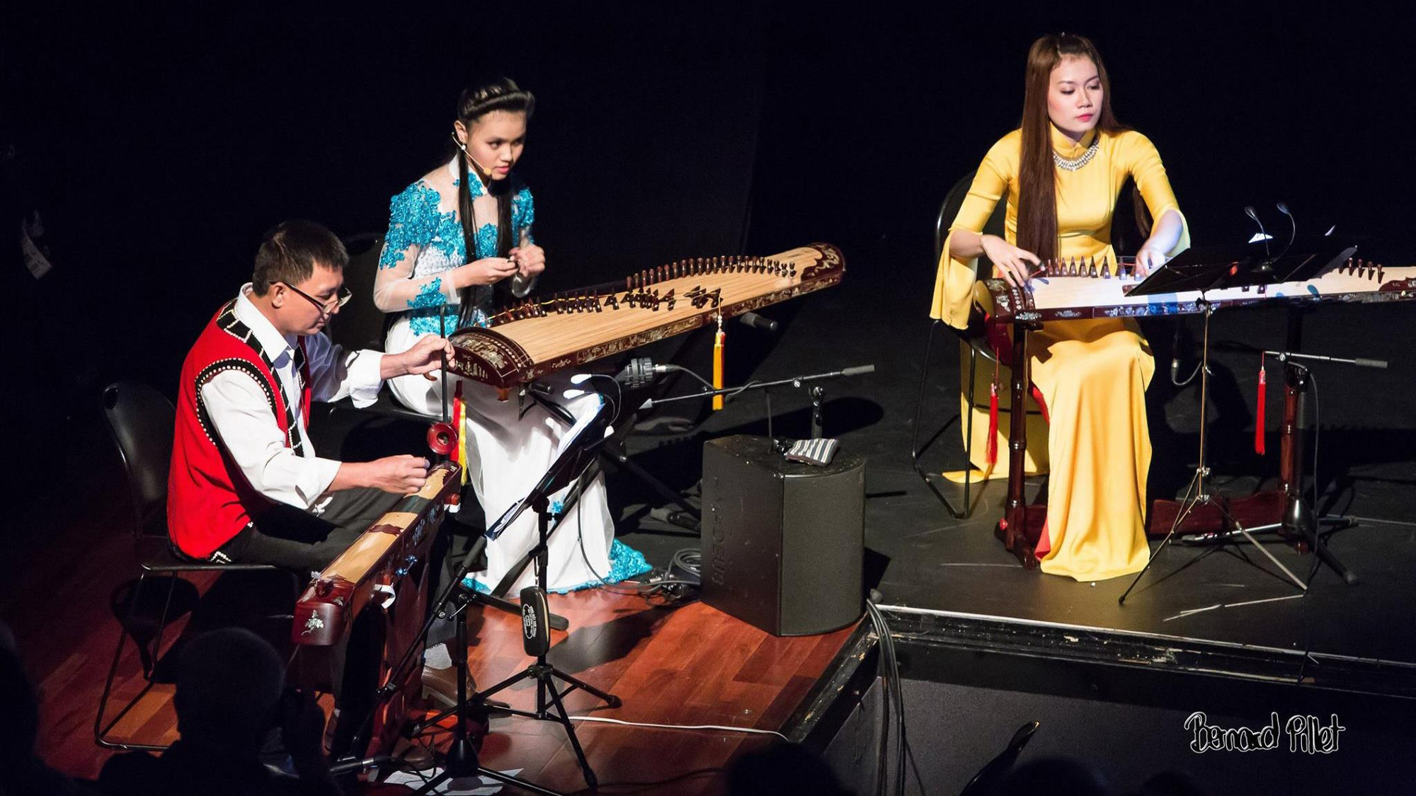 Một phân cảnh với dàn nhạc dân tộc trong vở opera ballet do Eric Digaud là đạo diễn