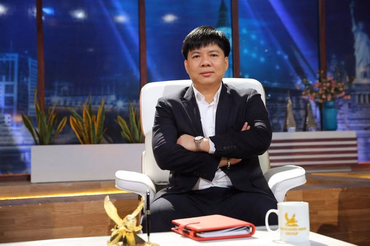 Shark Thủy ủng hộ 