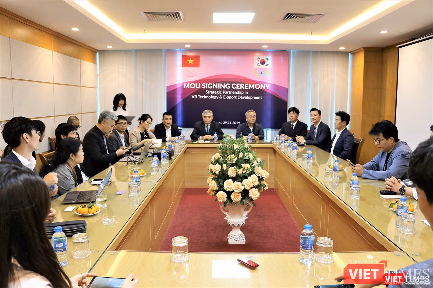 Các thành viên VDCA và VRCIA tại buổi làm việc