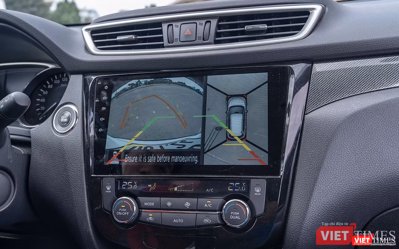 Không hiểu sao khi lùi xe, hình ảnh hiển thị camera 360 lại có thêm một đường đo khoảng cách đè lên khiến việc quan sát trở nên rối mắt Không hiểu sao khi lùi xe, hình ảnh hiển thị camera 360 lại có thêm một đường đo khoảng cách đè lên khiến việc quan sát trở nên rối mắt