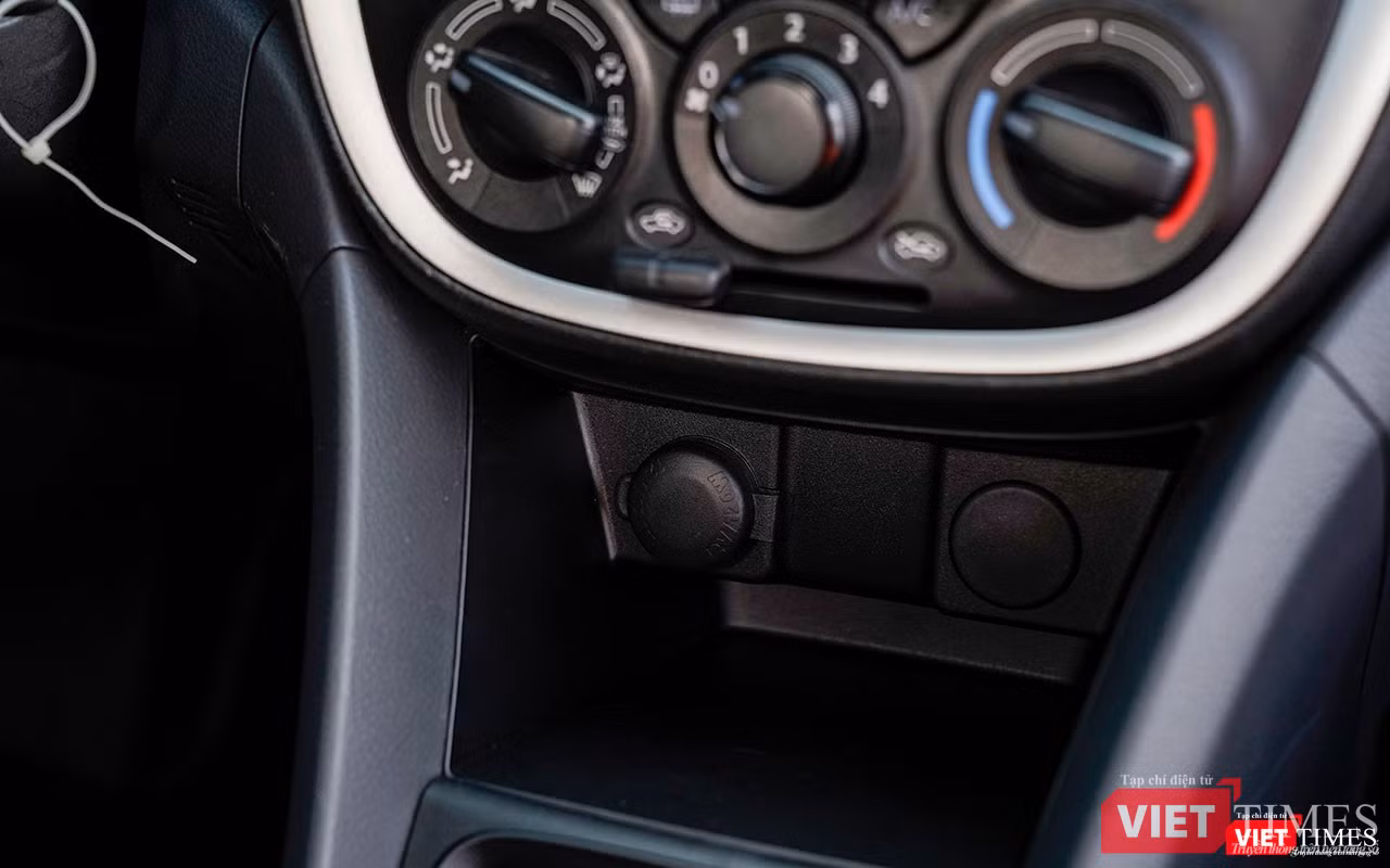 Không gian chứa đồ ở khu vực hàng ghế trước