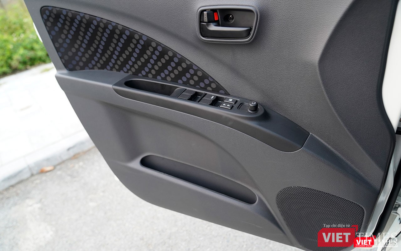 Không gian chứa đồ ở khu vực hàng ghế trước