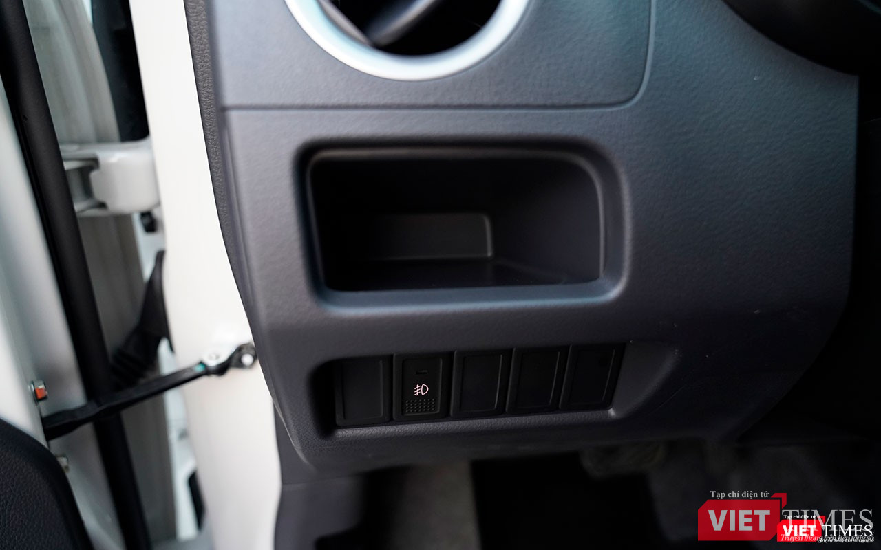 Không gian chứa đồ ở khu vực hàng ghế trước