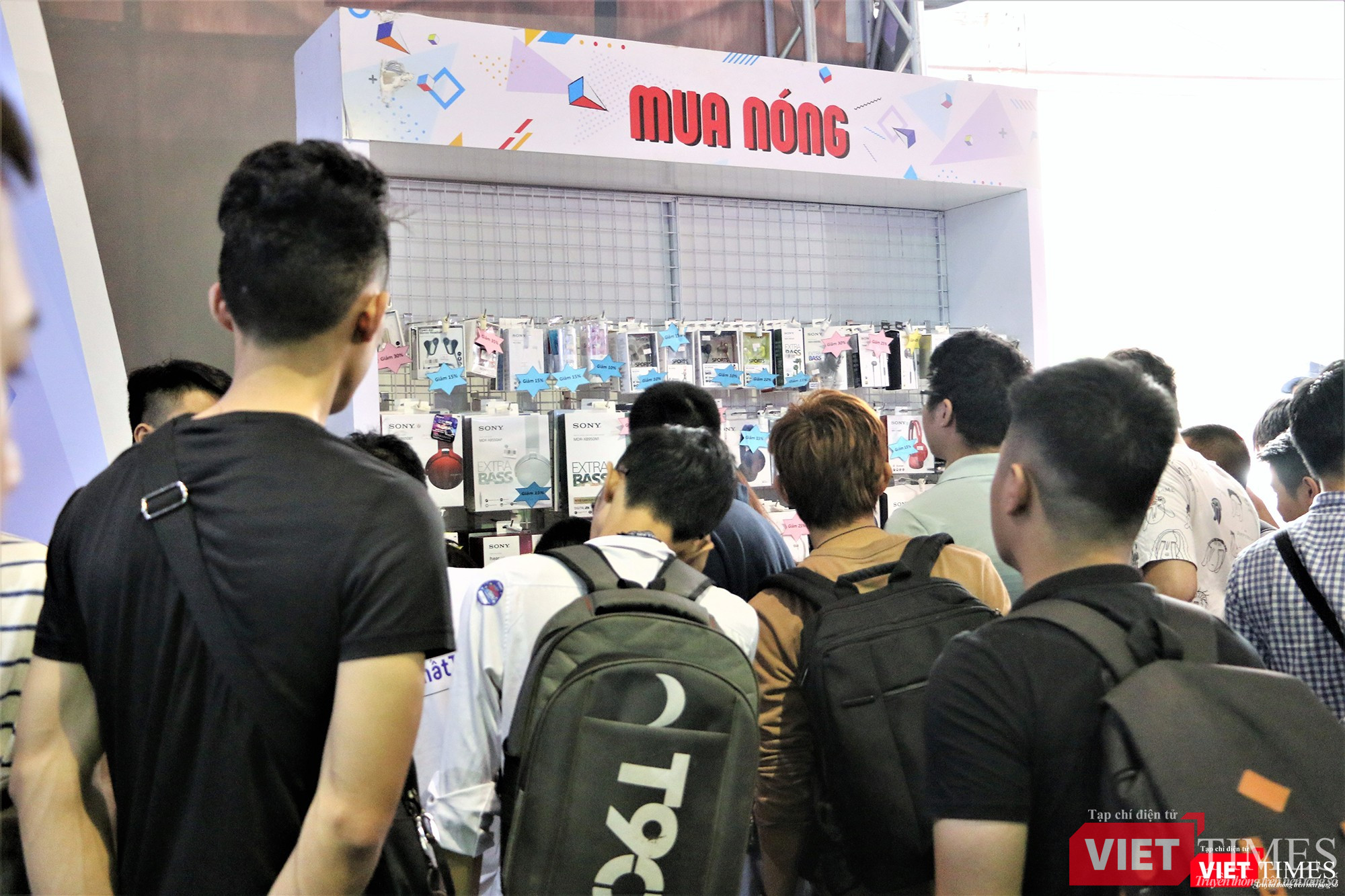 Quầy bán các sản phẩm giảm giá lên đến 40%